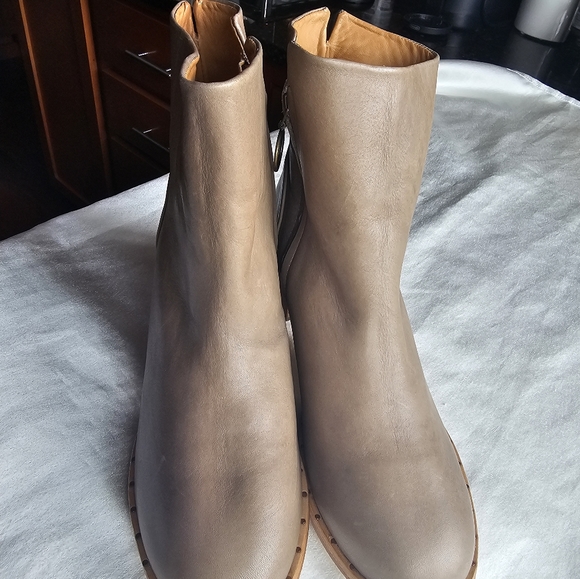 Beek Coronet Heeled Ankle Boots Sz 10